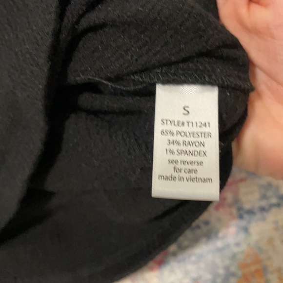 Black cropped shirt with buttons - Picture 4 of 4